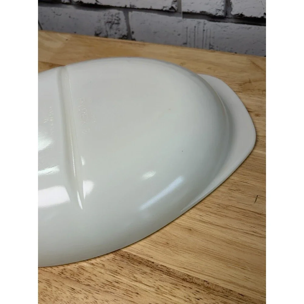 Vintage White Pyrex Divided Casserole Dish 1.5 Qt #1063  Mint